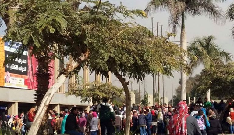 إقبال غير مسبوق على أجنحة الكتب المخفّضة والجماهيرية