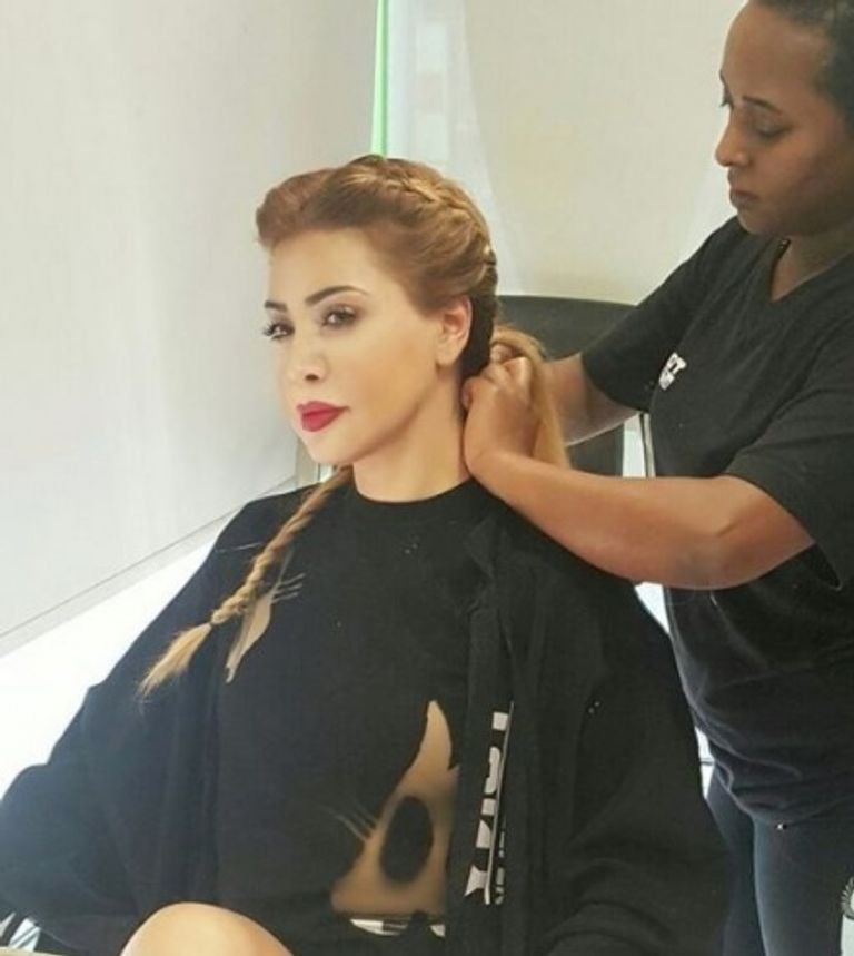 الفنانة اللبنانية نوال الزغبي تطلب رأي الجمهور في 