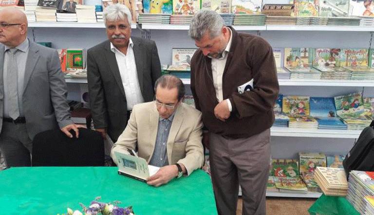 ربعي يوقع روايته