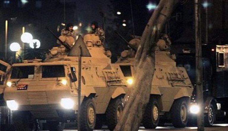 صور عرضتها وسائل الإعلام لدبابات في شوارع أنقرة