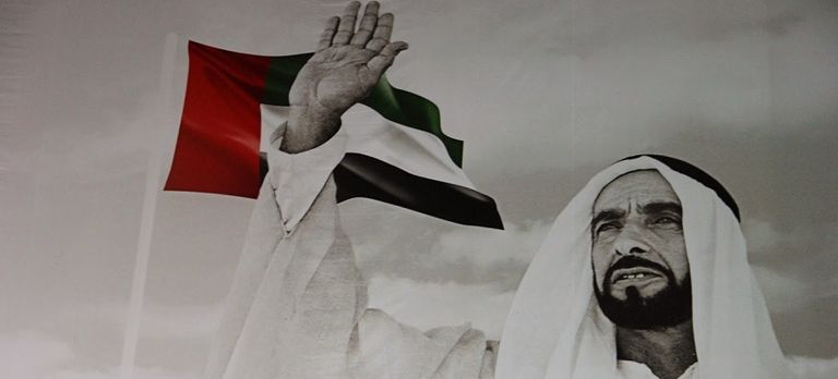 الشيخ زايد بن سلطان آل نهيان.