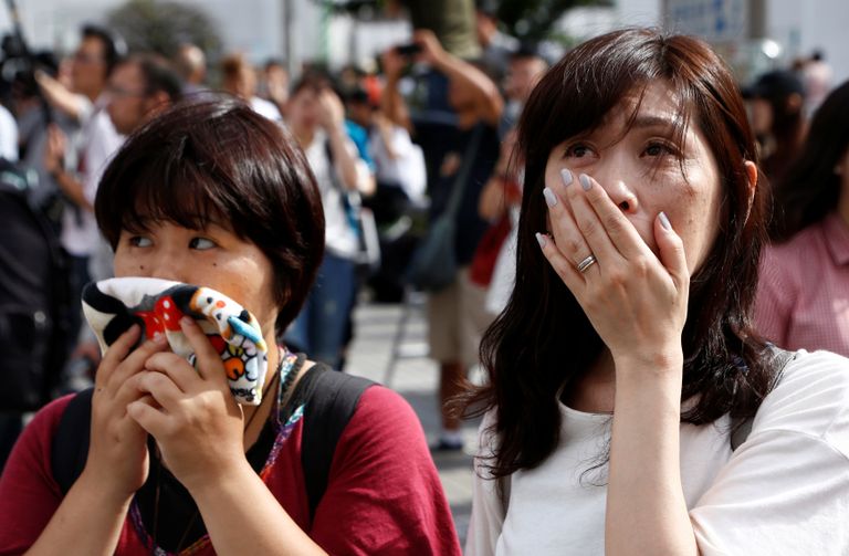 الإمبراطورة ميتشيكو ارتدت الأسود وظهر الحزن عليها أثناء خطاب أكيهيتو