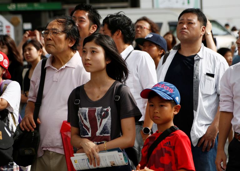 الإمبراطورة ميتشيكو ارتدت الأسود وظهر الحزن عليها أثناء خطاب أكيهيتو