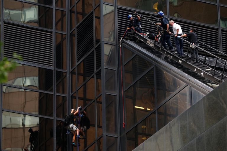 الرجل تسلق جزءًا من برج ترامب قبل القبض عليه