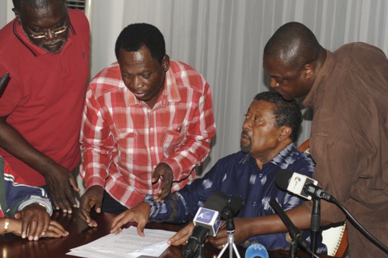 معركة الرئاسة تتواصل بين بينج وبونجو