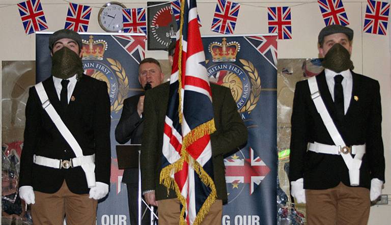 جولدنج في احدى خطبه لجماعة الجبهة الوطنية المتطرفة