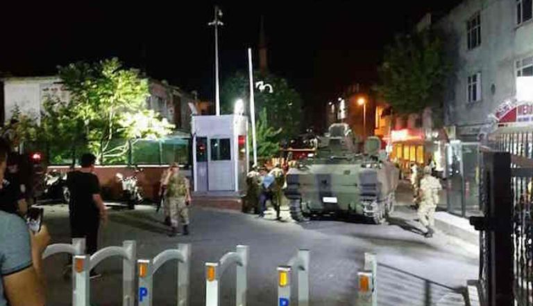 انتشار لقوات الجيش في شوارع أنقرة
