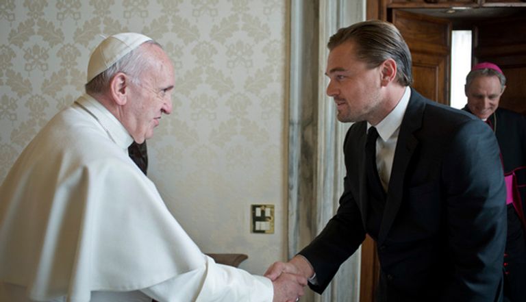 دي كابريو أهدى البابا كتابا لأعمال رسام هولندي