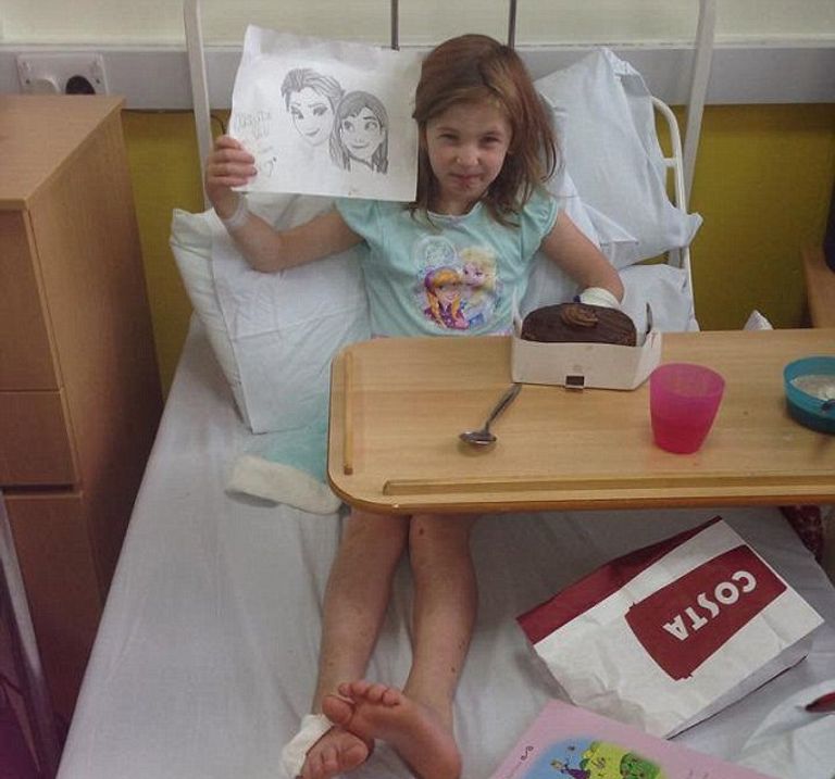 صور .. طفلة بريطانية بمواصفات إلكترونية - صورة 2