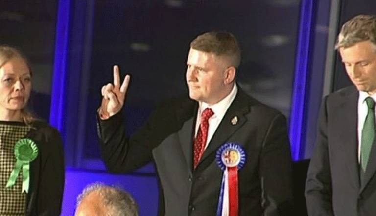 بول جولدنج زعيم جماعة بريطانيا اولا اليمينية المتطرفة