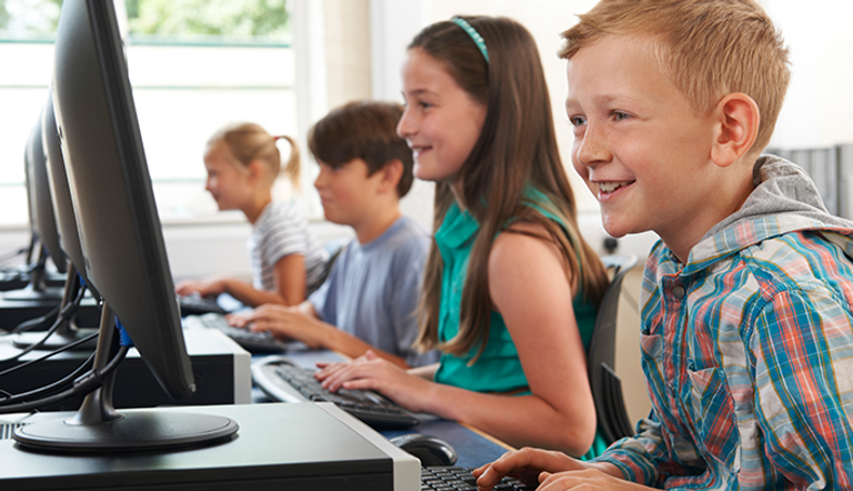 يبذل المعلمون جهدهم لزرع الثقة في نفوس التلاميذ