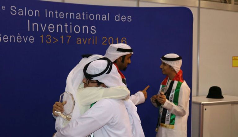 فرحة تغمر الناشئة للفوز بذهبية المركز الأول في معرض جنيف للاختراعات