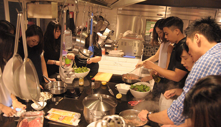 يبذل المعلمون جهدهم لزرع الثقة في نفوس التلاميذ