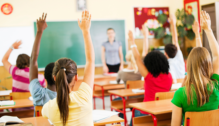 يبذل المعلمون جهدهم لزرع الثقة في نفوس التلاميذ