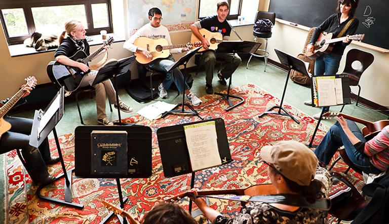 يبذل المعلمون جهدهم لزرع الثقة في نفوس التلاميذ