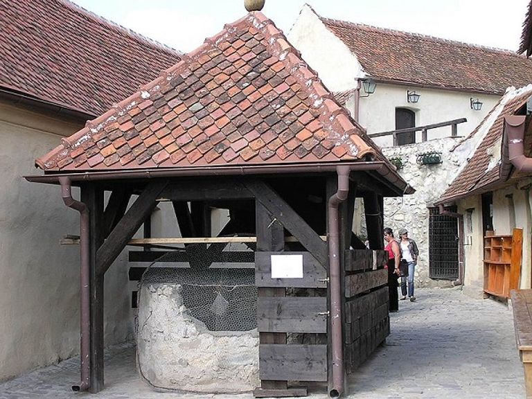 منظر عام لبلدة راشنو من أعلى القلعة