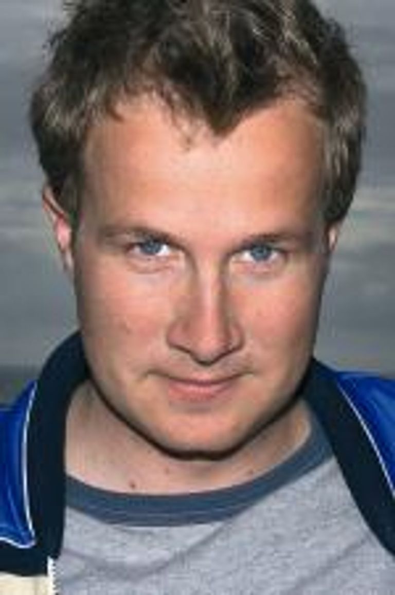 الروائي الأيسلندي أندريه سنير ماجنسون يترشح للانتخابات الرئاسية في بلاده 2016