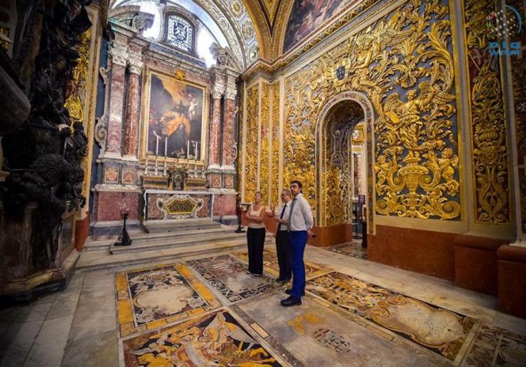 الشيخ عبد الله بن زايد آل نهيان يزور كنيسة سانت جون كو