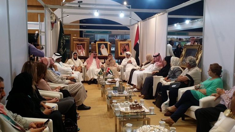 مثقفون وإعلاميون وكتاب حرصوا على اقتناء نسخهم الخاصة من كتاب الأميرة بسمة بنت سعود