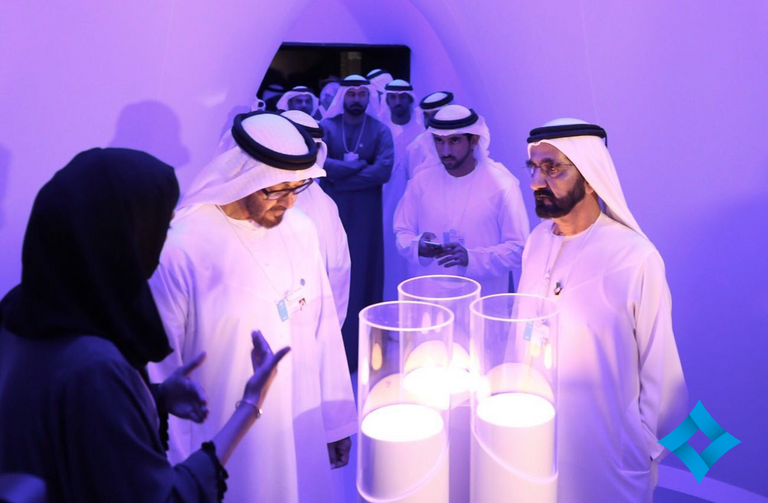 الشيخ محمد بن راشد والشيخ محمد بن زايد داخل 