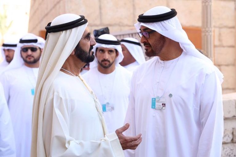 الشيخ محمد بن راشد والشيخ محمد بن زايد داخل 