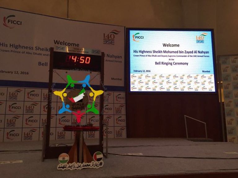  الشيخ محمد بن زايد خلال زيارته للسوق المالية ببومباي