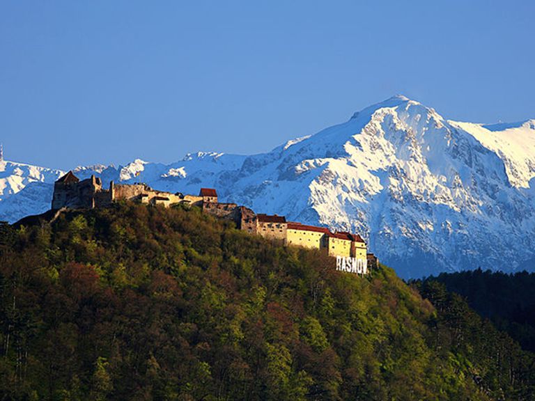 منظر عام لبلدة راشنو من أعلى القلعة
