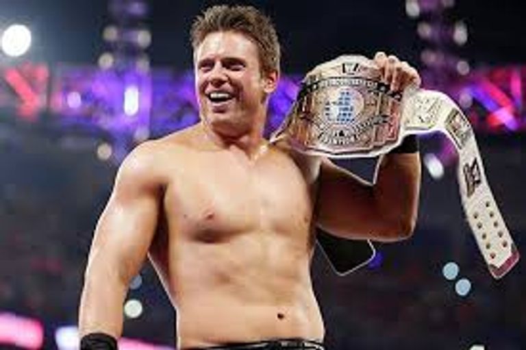 نزال بين فريق جون سينا وفريق ذا كلوب