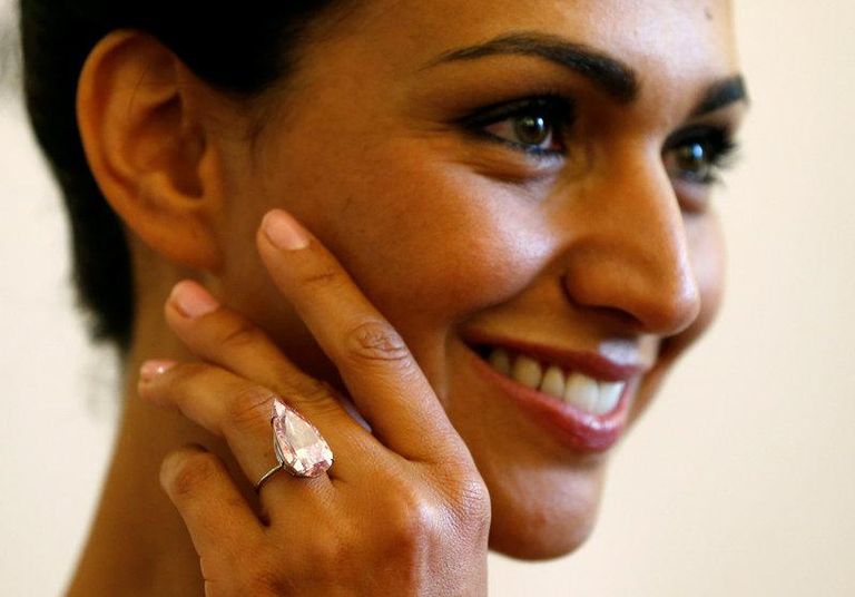 ألماسة وردية اللون