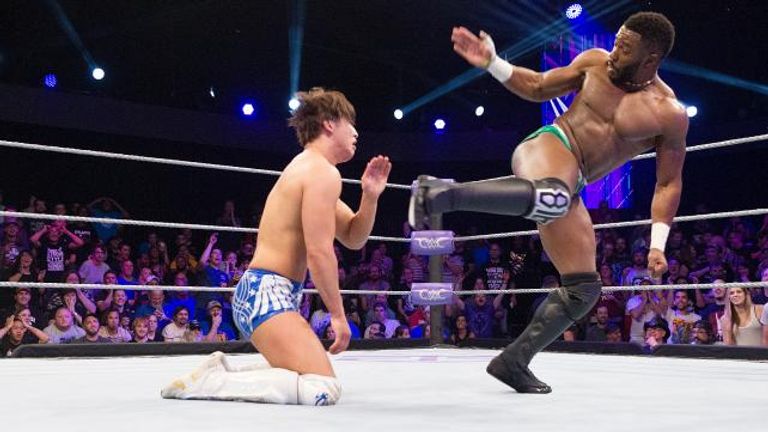 تاجيري يوجه ضربة رجل إلى جران ميتاليك