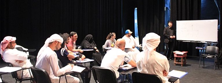 دورة عناصر العرض المسرحي