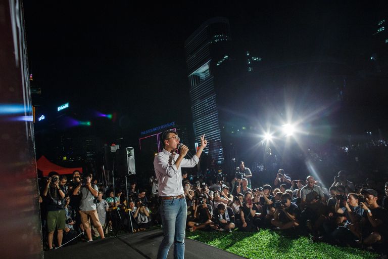 محتجون يتجمعون بالقرب من مقر الحكومة في هونج كونج