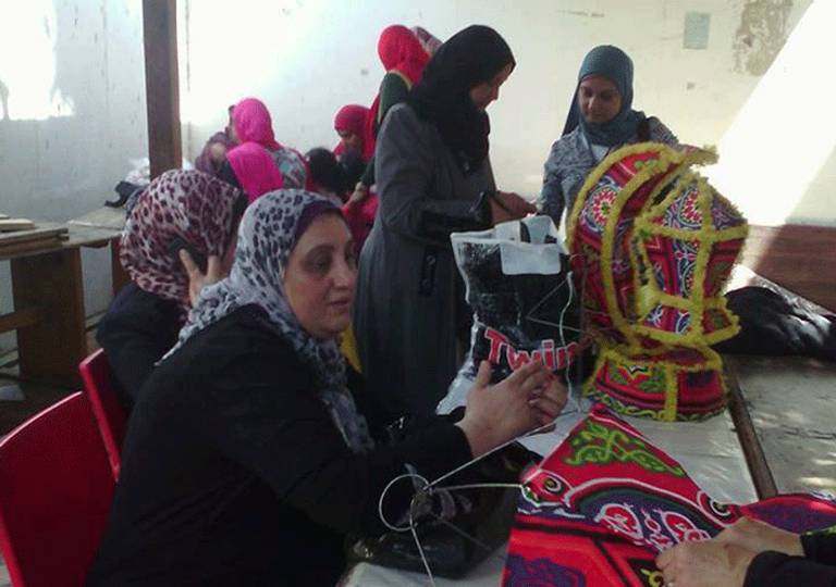 بالصور.. سيدات مصريات يعلن أسرهن بـ " الفن" - صورة 4