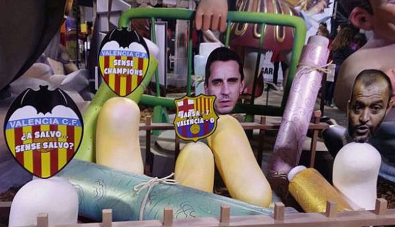 صور نيفيل وجوميز قبل الحرق