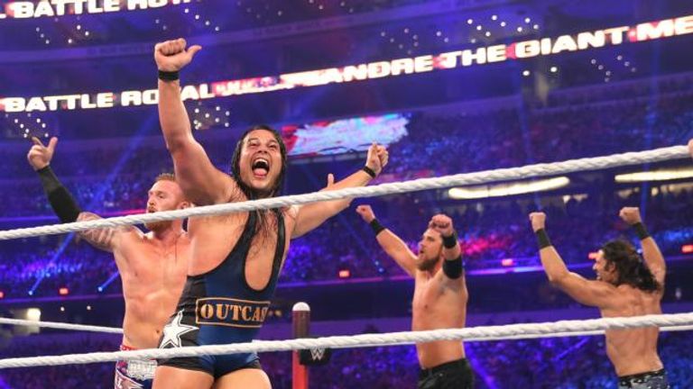 الحكم يعلن فوز بارون كوربن