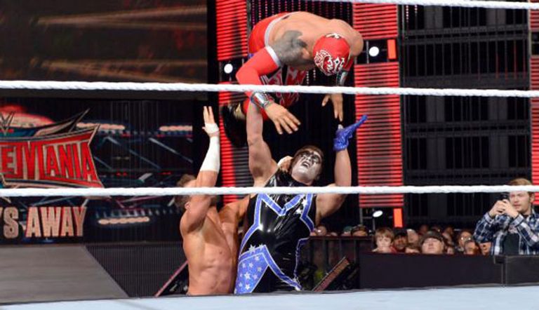 لقطة من النزال الثلاثى