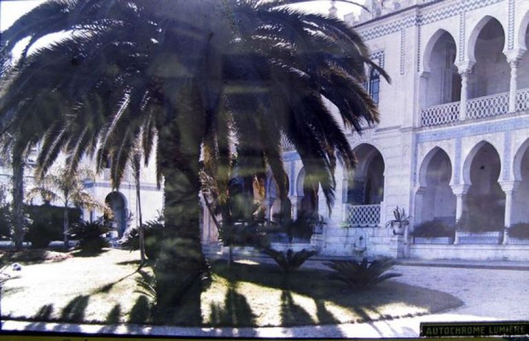 حديقة قصر الشعب أحد المعالم الأثرية في العاصمة الجزائرية