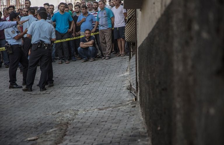 عناصر الشرطة التركية في موقع الانفجار