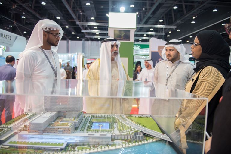 الشيخ نهيان بن مبارك آل نهيان يفتتح فعاليات معرض التوظيف 