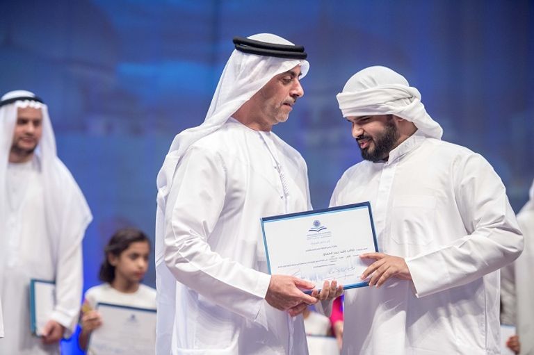 سيف بن زايد يكرم الفائزين بجائزة تحبير القرآن 