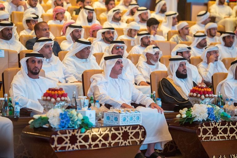 سيف بن زايد يكرم الفائزين بجائزة تحبير القرآن 