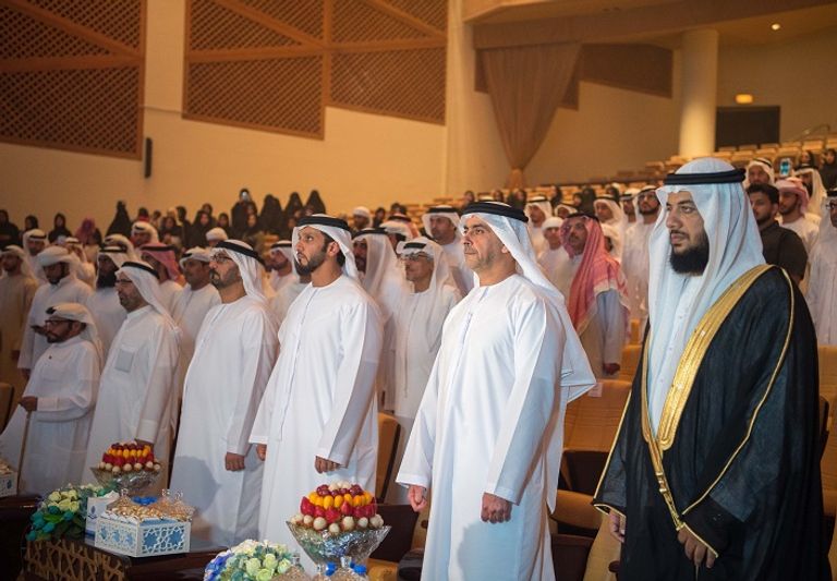 سيف بن زايد يكرم الفائزين بجائزة تحبير القرآن 