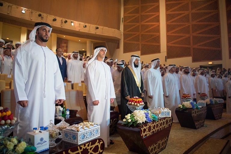 سيف بن زايد يكرم الفائزين بجائزة تحبير القرآن 