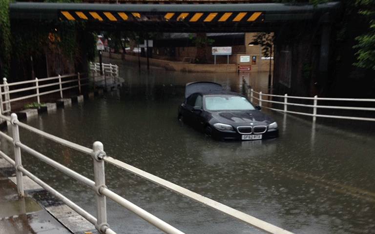 بريطانيا تغرق في السيول
