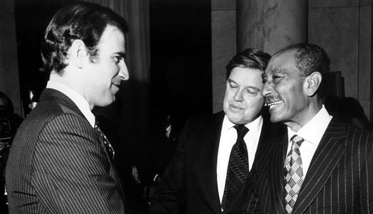 جو بايدن وأنور السادات