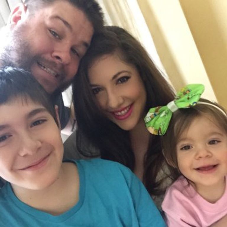 كيفين أوينز مع عائلته