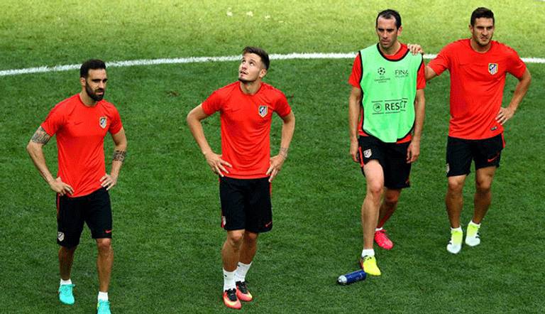 لاعبو أتلتيكو مدريد منزعجون من الهيلكوبتر