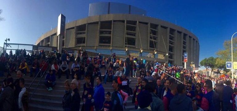 الجماهير تبدأ بالتوافد الى كامب نو