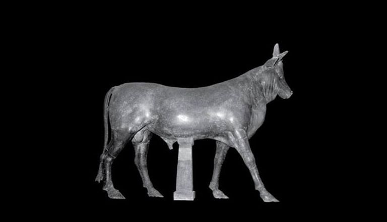 تمثال العجل أبيس لهادريان