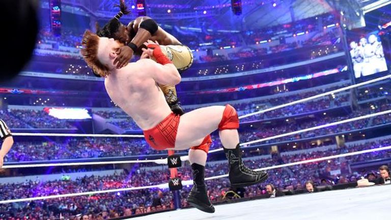 النزال شهد العديد من الحركات الطائرة